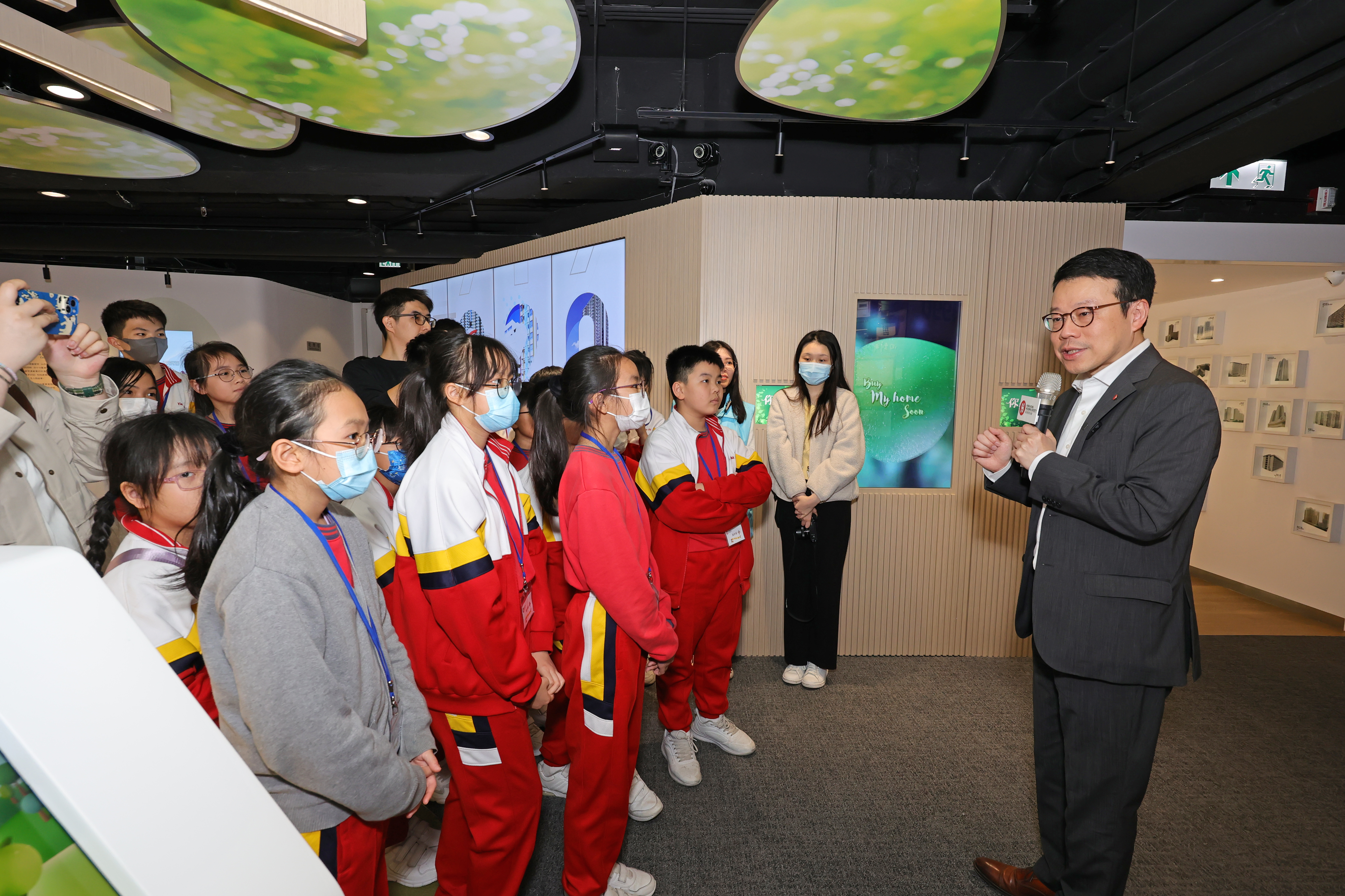 房協行政總裁陳欽勉希望全新面貌的展覽中心繼續發揮連繫社區的作用，讓參觀者透過嶄新體驗全方位認識房協。